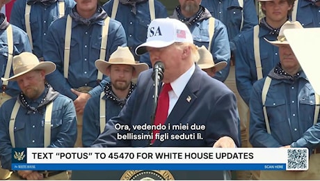 Trump e la battuta choc sui figli: «Facciamo una cosa a tre» durante la cerimonia alla Roosevelt Library