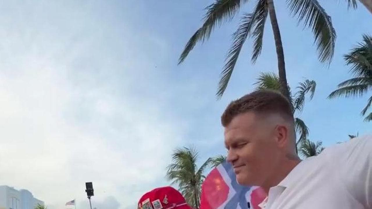 Mondiali, Riise dirige una 'Viking row gigante: la carica norvegese contro l'Inghilterra