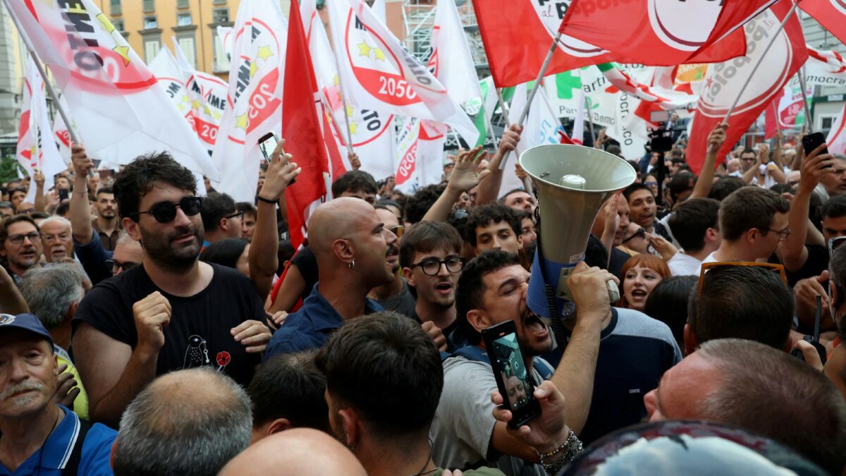 Il debutto unitario dei progressisti: urla e tensioni con Pap