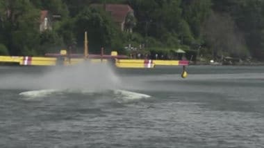 Incendio a Fontainebleau, i Canadair prendono acqua nella Senna