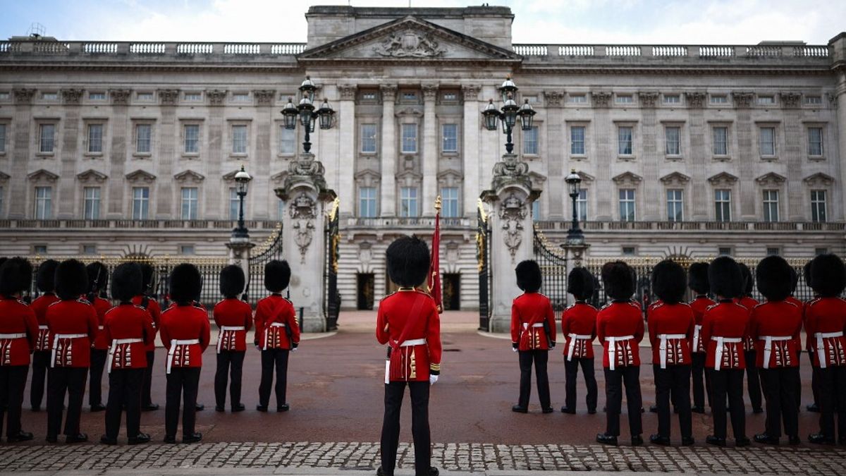 Buckingham Palace, l'addio di re Carlo e Camilla: Per aumentare gli accessi dei turisti