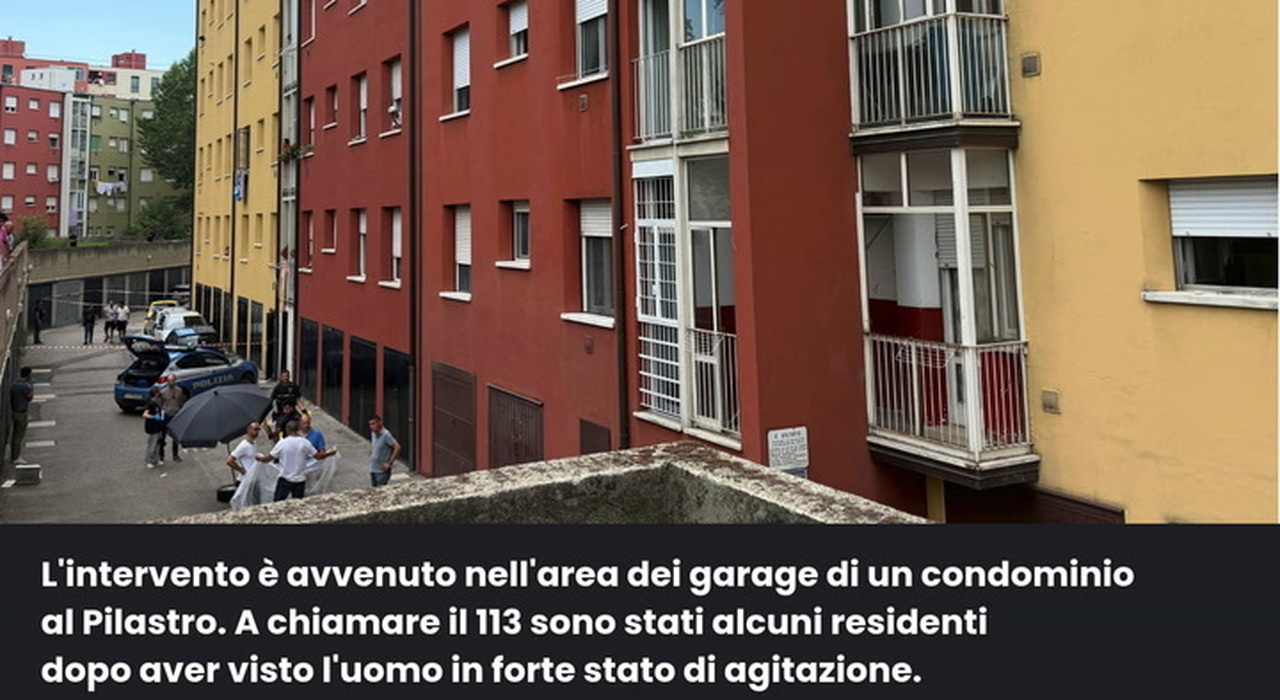 Muore durante un intervento della polizia a Bologna. Cosa è successo: la ricostruzione