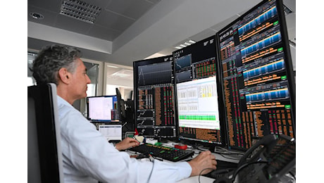 Piazza Affari +0,97%: banche e Inwit guidano il rialzo, spread fermo