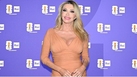 Paola Ferrari annuncia l'addio alla Rai e critica il modello femminile nel giornalismo sportivo