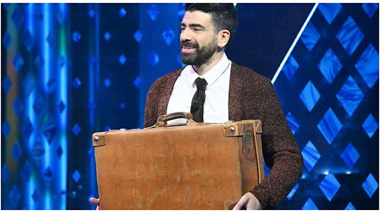 Gianluca Gazzoli racconta le sue esperienze tra agenzie di viaggi e interviste a sua madre - SofiaOggi.com