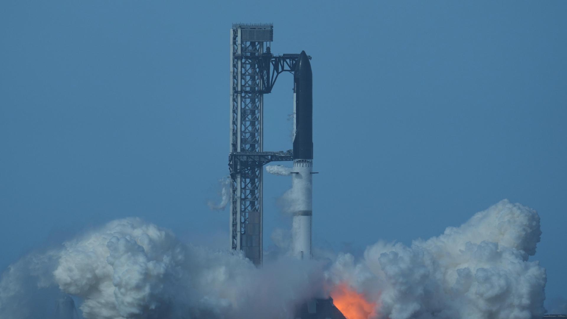 SpaceX, stop a Starship un secondo prima del decollo: quattro motori non si accendono