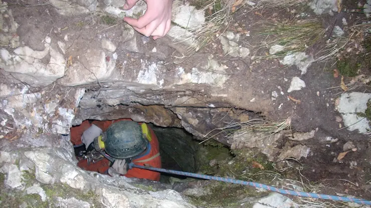 Giovane speleologo intrappolato in una grotta a 120 metri di profondità: in salvo dopo 12 ore - L'Unione Sarda.it