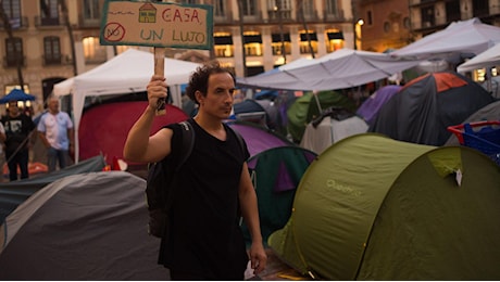 A Barcellona un murale per Maricarmen, l'87enne sfrattata diventata simbolo delle proteste per la casa