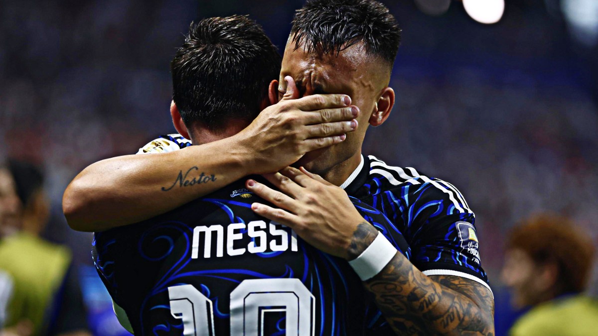 L'Argentina torna in finale ai Mondiali. Messi e Lautaro rimontano l'Inghilterra 2-1