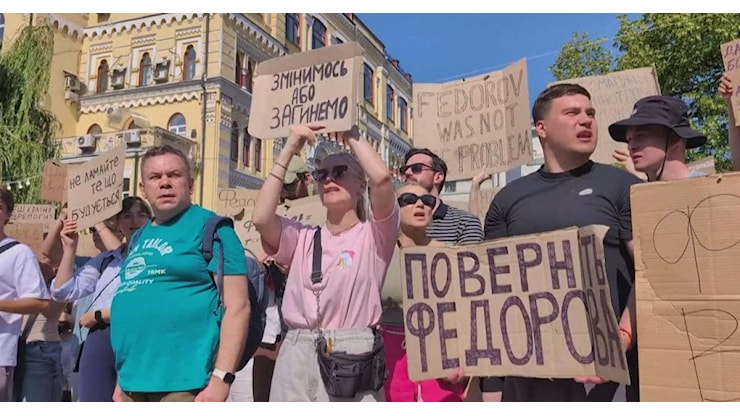 Terremoto politico a Kyiv: rimosso Fedorov, piazza in rivolta contro Zelensky - RaiNews