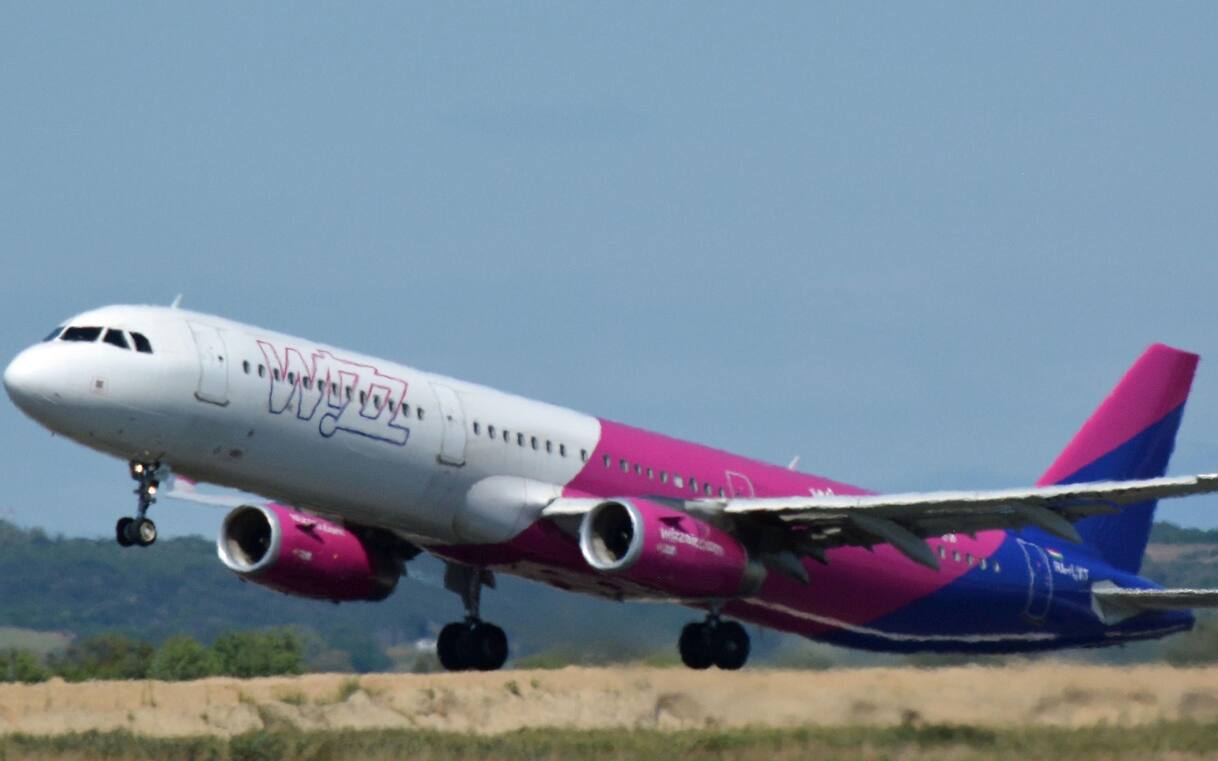 Londra Luton, aereo Wizz Air rischia di uscire dalla pista per 2 secondi: cosa è successo