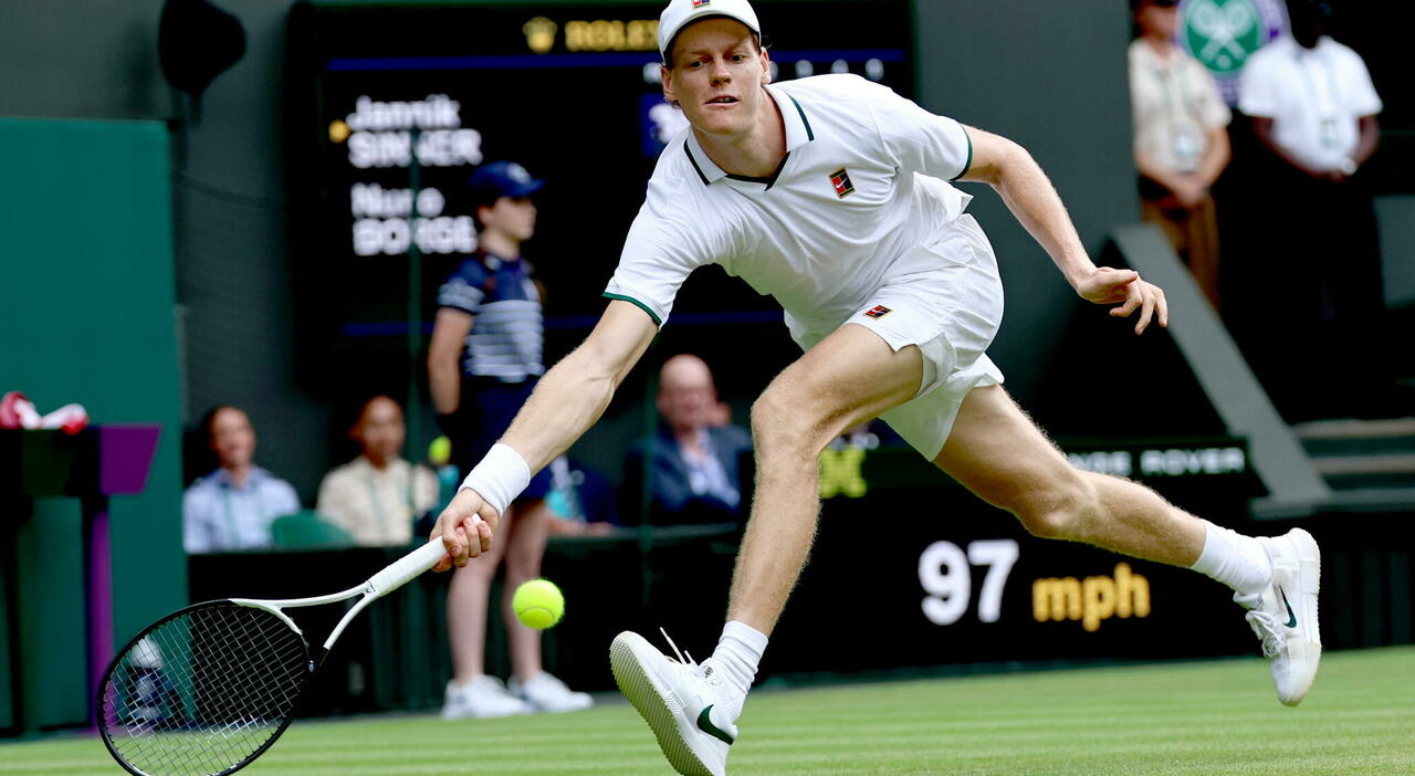 Sinner, allerta caldo a Wimbledon: dagli integratori al giubbotto e gli asciugamani refrigerati, ecco i rimedi