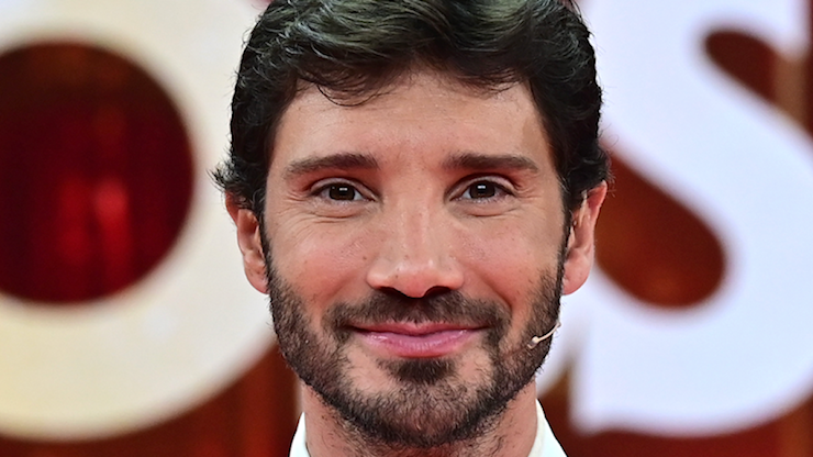 Affari Tuoi, De Martino ‘copia’ La Ruota della Fortuna: qual è il nuovo maxi-premio in palio in ogni puntata - Libero