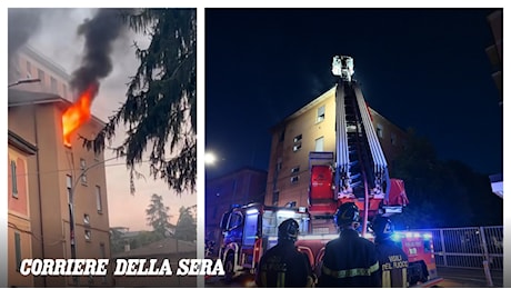 Bologna, incendio in via Fioravanti: appartamento distrutto, nessun ferito
