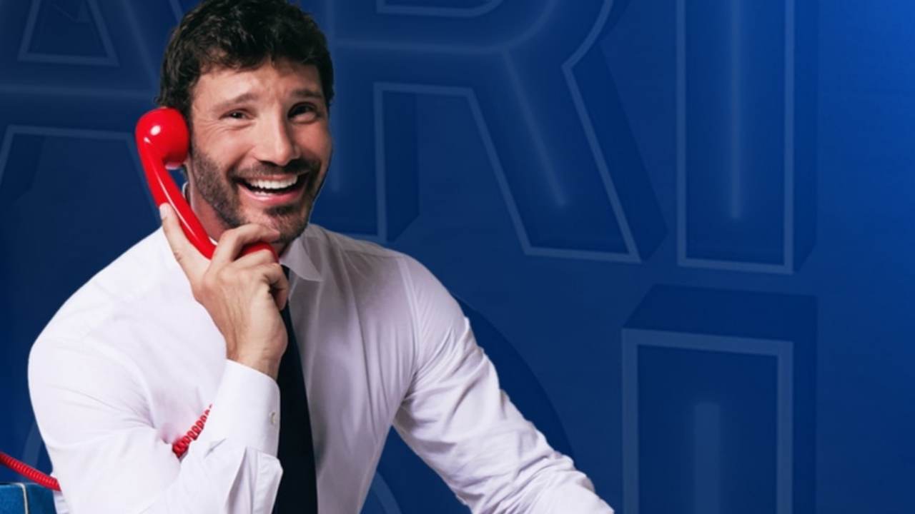 De Martino saluta Affari Tuoi, ecco quando andranno in onda le ultime puntate estive