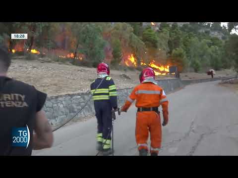 Caldo, incendi e grandine. Palermo al buio, 100 sfollati ad Agrigento