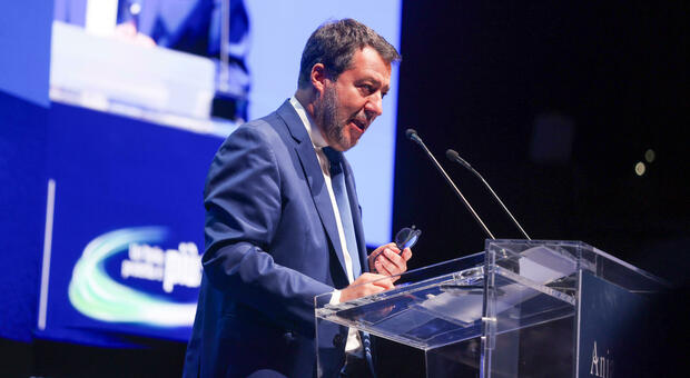 Salvini: «Su 47 milioni di auto in circolazione in Italia, 9 milioni sono senza assicurazione»