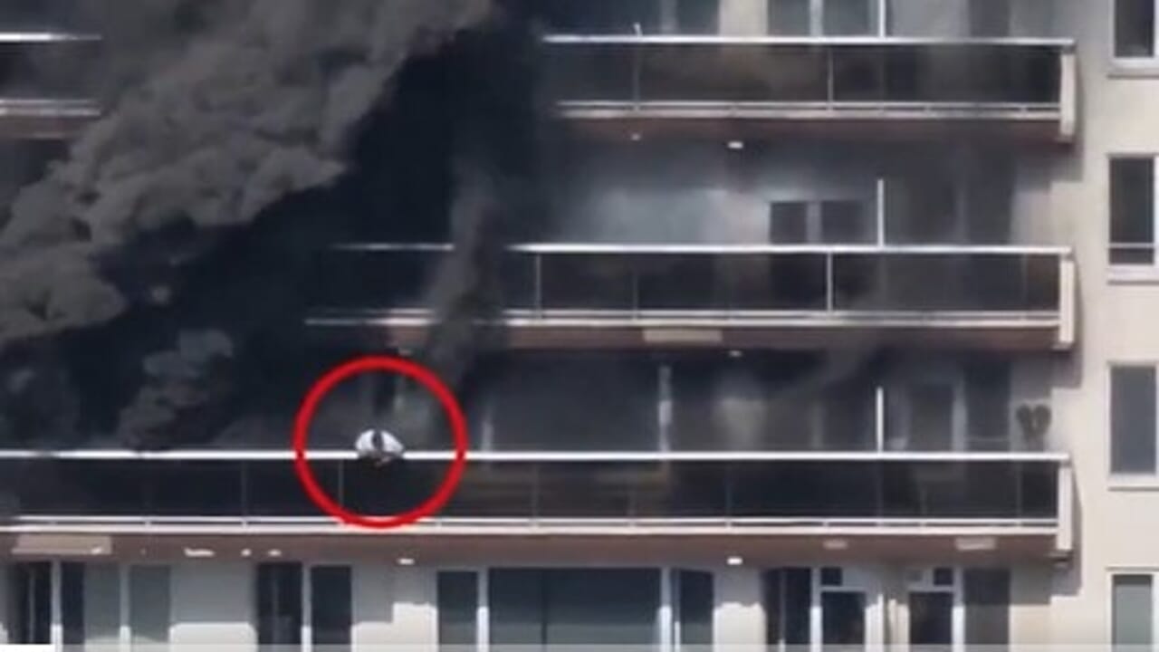 Incendio in un condominio di 10 piani ad Anversa: morti e feriti, persone in fuga dai balconi
