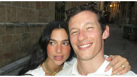 Dua Lipa e Callum Turner, nozze lampo a Londra e poi tre giorni di festa nella villa del Gattopardo a Palermo