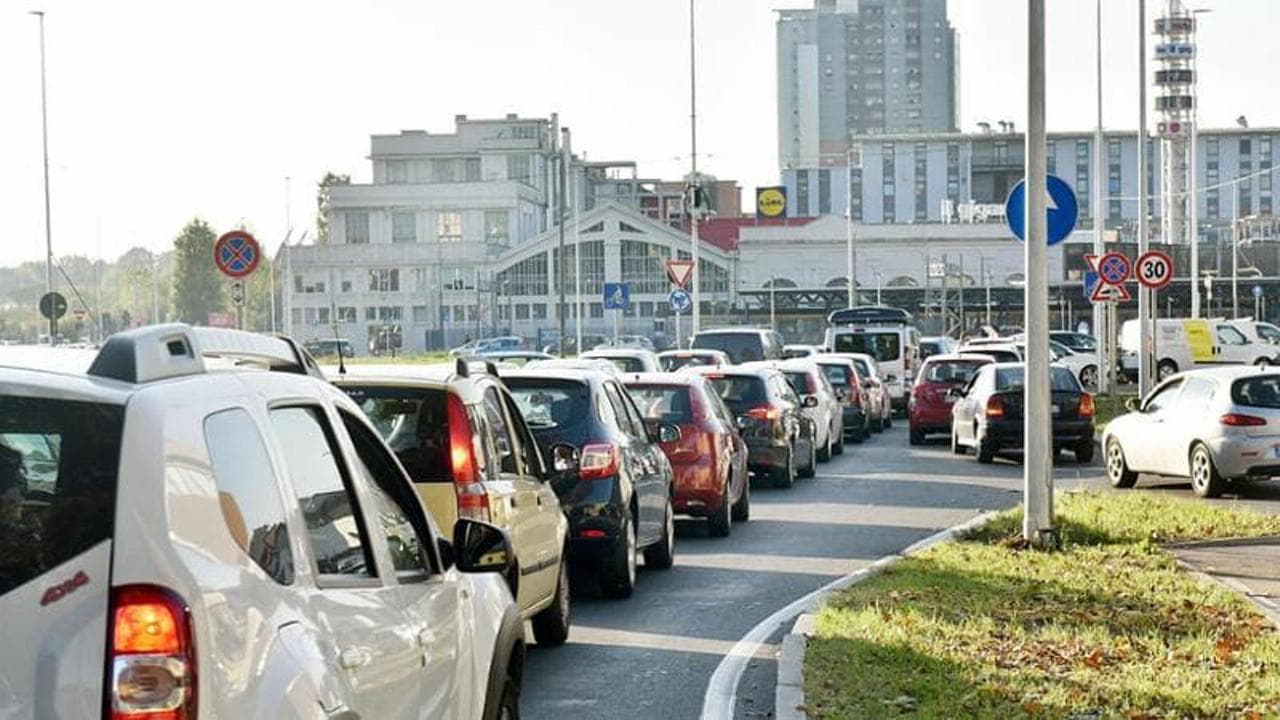 Il Piemonte vara il piano antismog: “Biocarburanti e zone 30 per non bloccare i diesel Euro5”