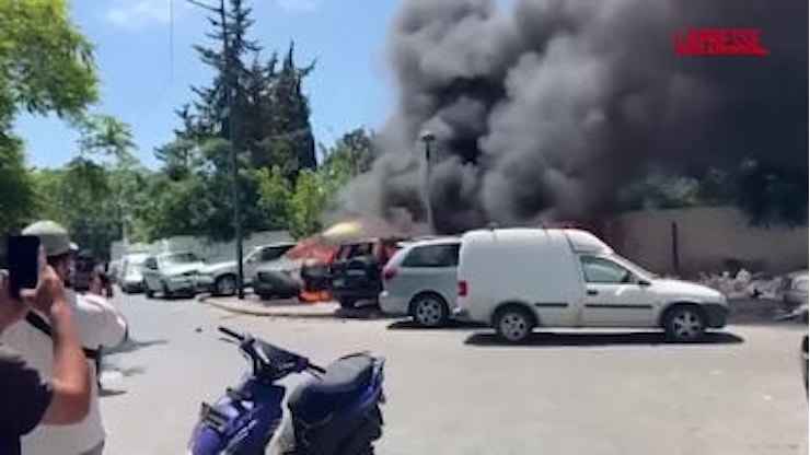 Libano, droni israeliani colpiscono un'auto a Sidone: le fiamme e le vittime - Il Sole 24 ORE
