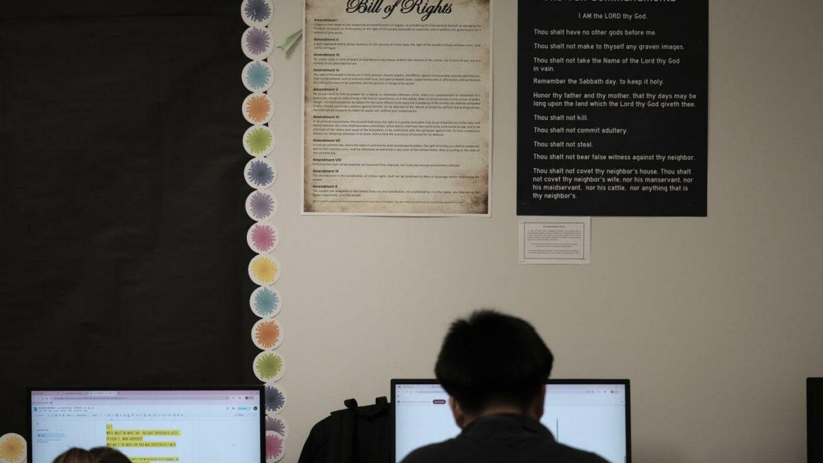 Texas, obbligatoria la lettura della Bibbia nelle scuole pubbliche: la decisione dello Stato governato dai Repubblicani