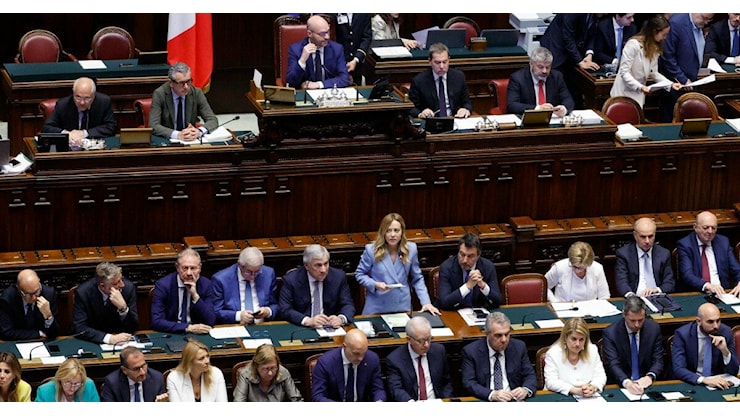 Consiglio Ue, Meloni alla Camera: Serve una figura autorevole per negoziare sull'Ucraina. Al vertice Nato arriviamo con il 2,8% del pil investito in difesa e sicurezza - Il Fatto Quotidiano