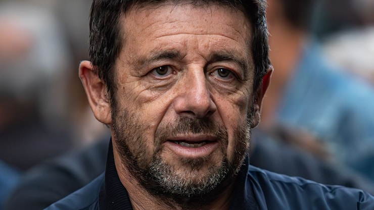 Patrick Bruel fermato dalla polizia a Parigi: è accusato in più denunce di stupro e aggressioni sessuali - Vanity Fair Italia