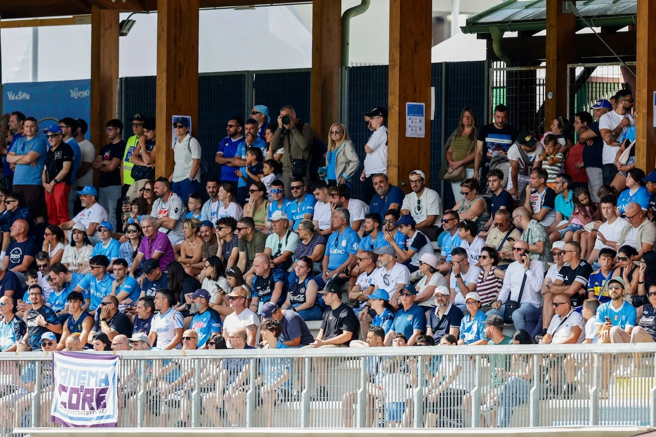 A Dimaro quest'anno molti meno tifosi. Ancora un po' di biglietti a disposizione per Napoli-Arezzo