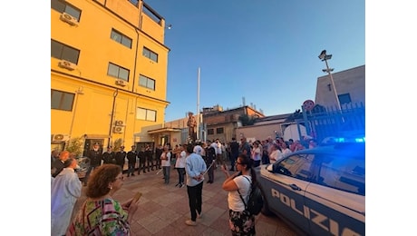 A Beirut sud, Hezbollah sfida i droni con la piazza “Restiamo qui anche se ci bombardano”