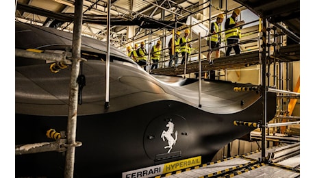 Ferrari Hypersail prende forma a Pisa: la barca che volerà sul mare