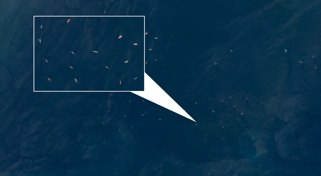 La flotta ombra di Putin in fuga dai droni ucraini nel Mar d'Azov, ecco dove sono dirette le petroliere russe, le foto satellitari