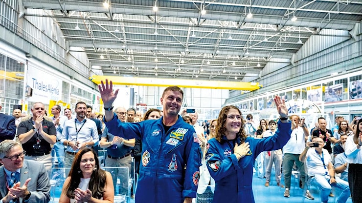 Gli astronauti ai lavoratori di Thales Alenia:“Artemis 2 possibile grazie a voi” - la Repubblica